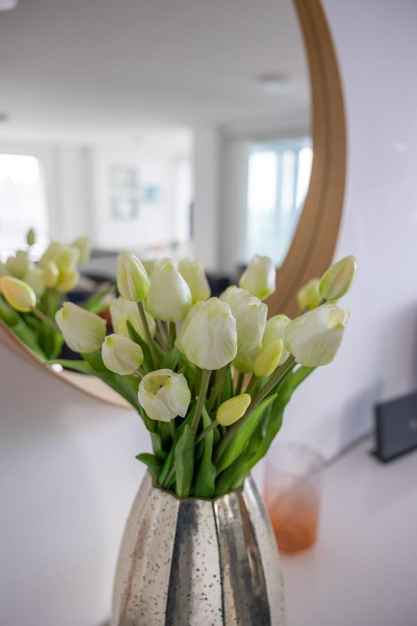 Seaview West Coast - Exceptional - 2 Bedrooms Sleeps 5 -Stunning Sea Views - 500 Metres To Beach Bournemouth Bagian luar foto