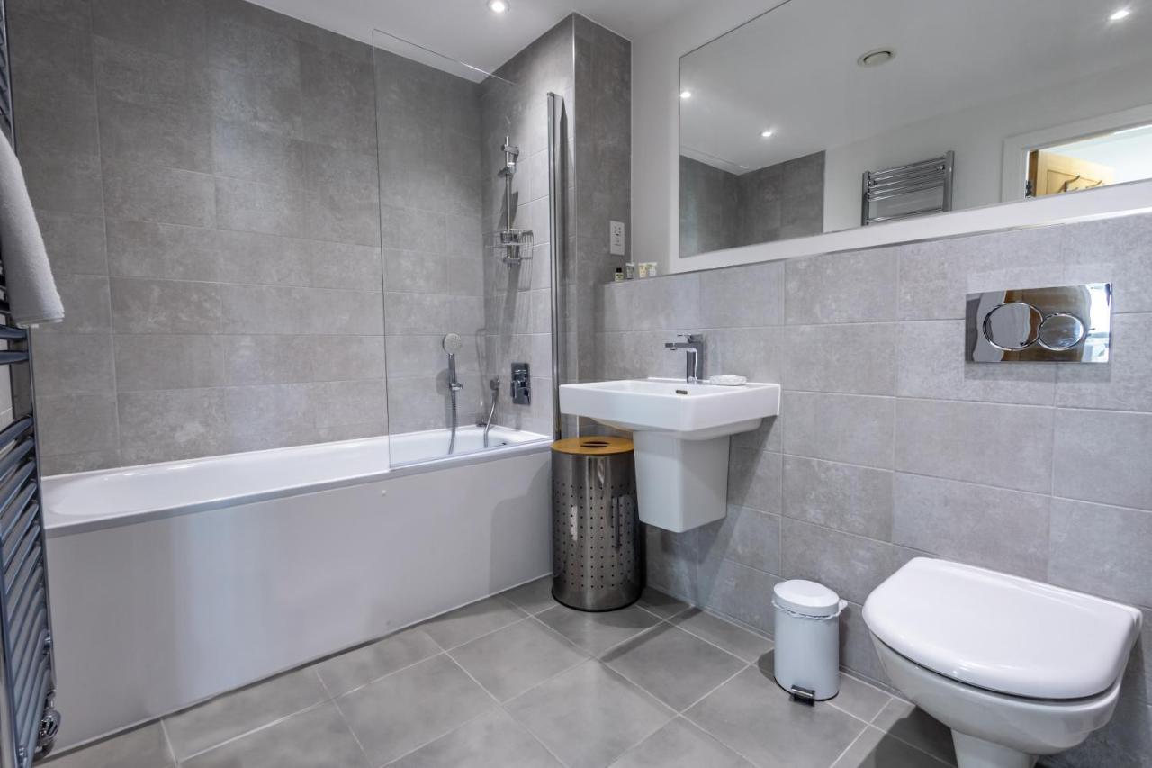 Seaview West Coast - Exceptional - 2 Bedrooms Sleeps 5 -Stunning Sea Views - 500 Metres To Beach Bournemouth Bagian luar foto