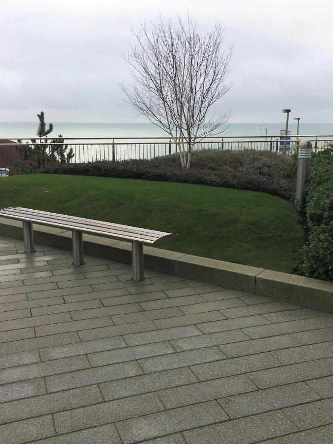 Seaview West Coast - Exceptional - 2 Bedrooms Sleeps 5 -Stunning Sea Views - 500 Metres To Beach Bournemouth Bagian luar foto