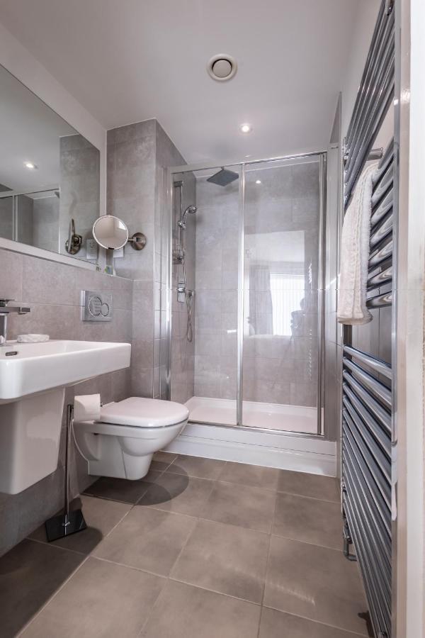 Seaview West Coast - Exceptional - 2 Bedrooms Sleeps 5 -Stunning Sea Views - 500 Metres To Beach Bournemouth Bagian luar foto