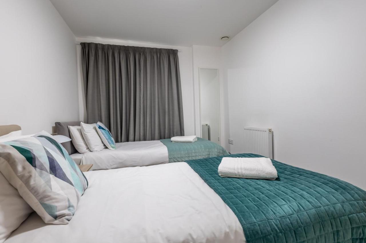 Seaview West Coast - Exceptional - 2 Bedrooms Sleeps 5 -Stunning Sea Views - 500 Metres To Beach Bournemouth Bagian luar foto