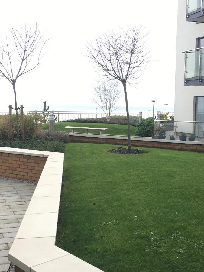 Seaview West Coast - Exceptional - 2 Bedrooms Sleeps 5 -Stunning Sea Views - 500 Metres To Beach Bournemouth Bagian luar foto