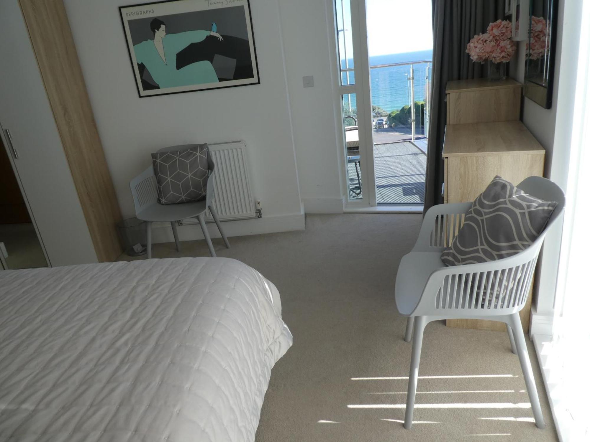 Seaview West Coast - Exceptional - 2 Bedrooms Sleeps 5 -Stunning Sea Views - 500 Metres To Beach Bournemouth Bagian luar foto
